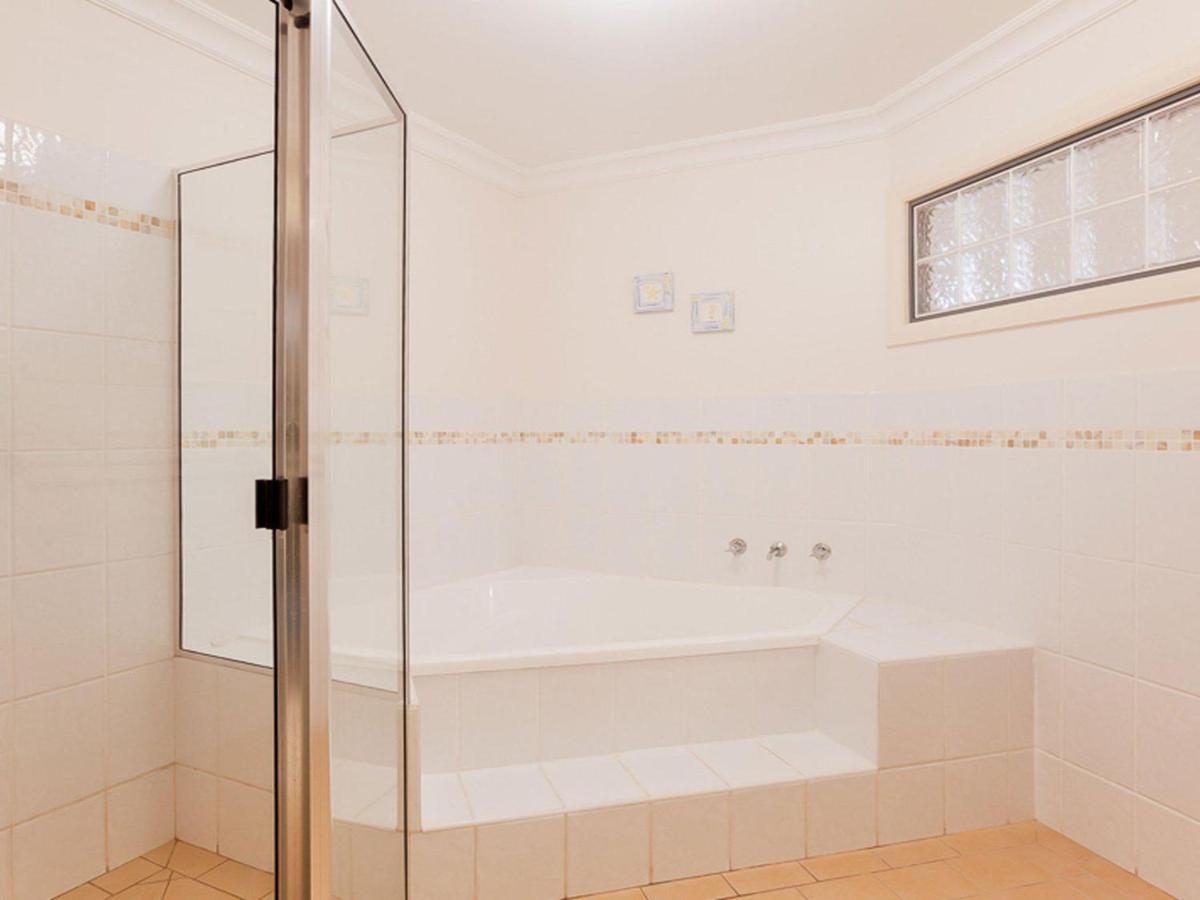 Sienna, 27A Christmas Bush Avenue - Duplex With Aircon, Wi-Fi And Close To Dutchie'S Beach Nelson Bay Exterior photo